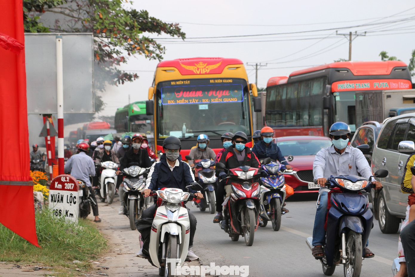 Người dân ùn ùn về quê ăn Tết, quốc lộ miền Tây ùn tắc từ trưa tới tối ảnh 6