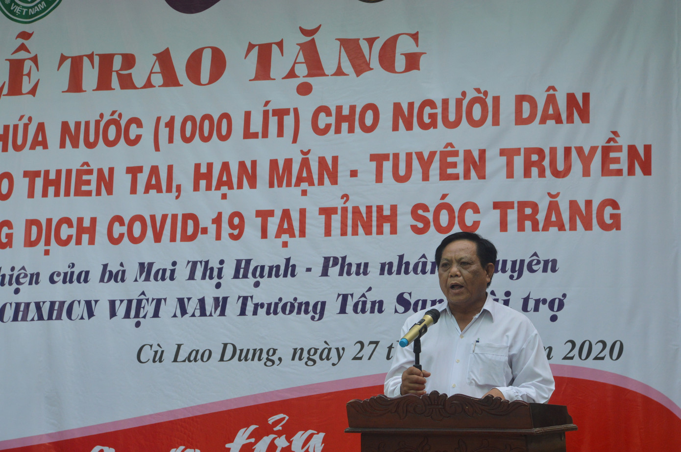 Tặng hàng trăm bồn chứa nước cho người dân huyện Cù Lao Dung ảnh 2