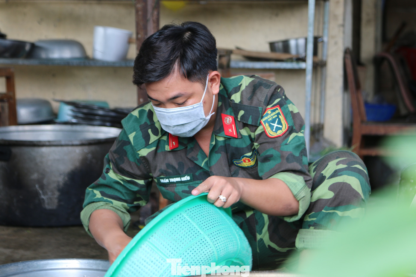 Bên trong bếp ăn quân đội phục vụ người cách ly ở Đồng Tháp có gì đặc biệt? ảnh 6