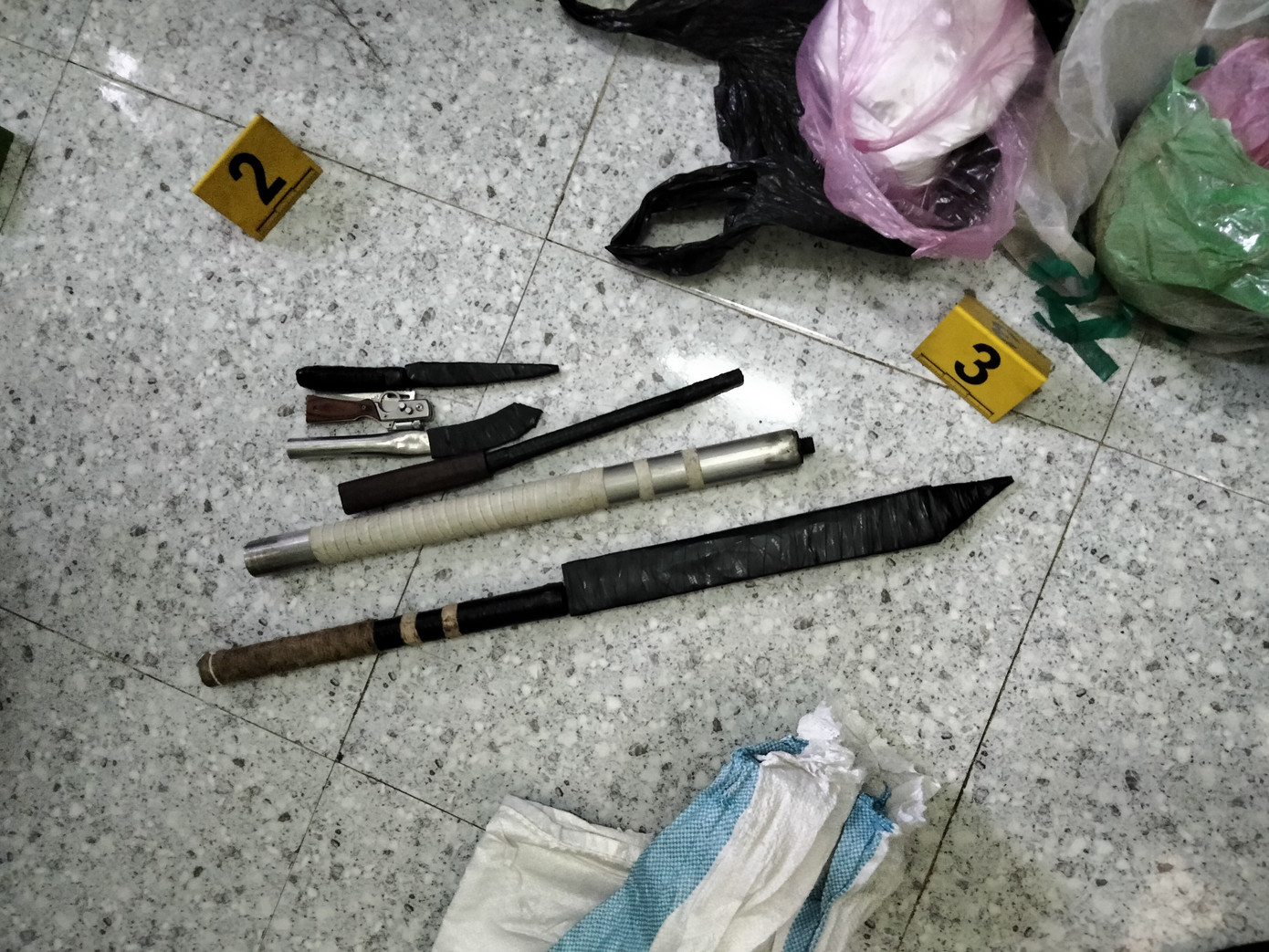 Hơn 100 cảnh sát bắt vụ cho vay lãi nặng, tàng trữ ma tuý ở Tiền Giang ảnh 3