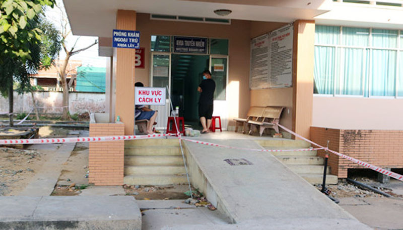 Chủ tịch tỉnh Bến Tre lên tiếng việc học sinh vẫn đến trường trong dịch Corona ảnh 1