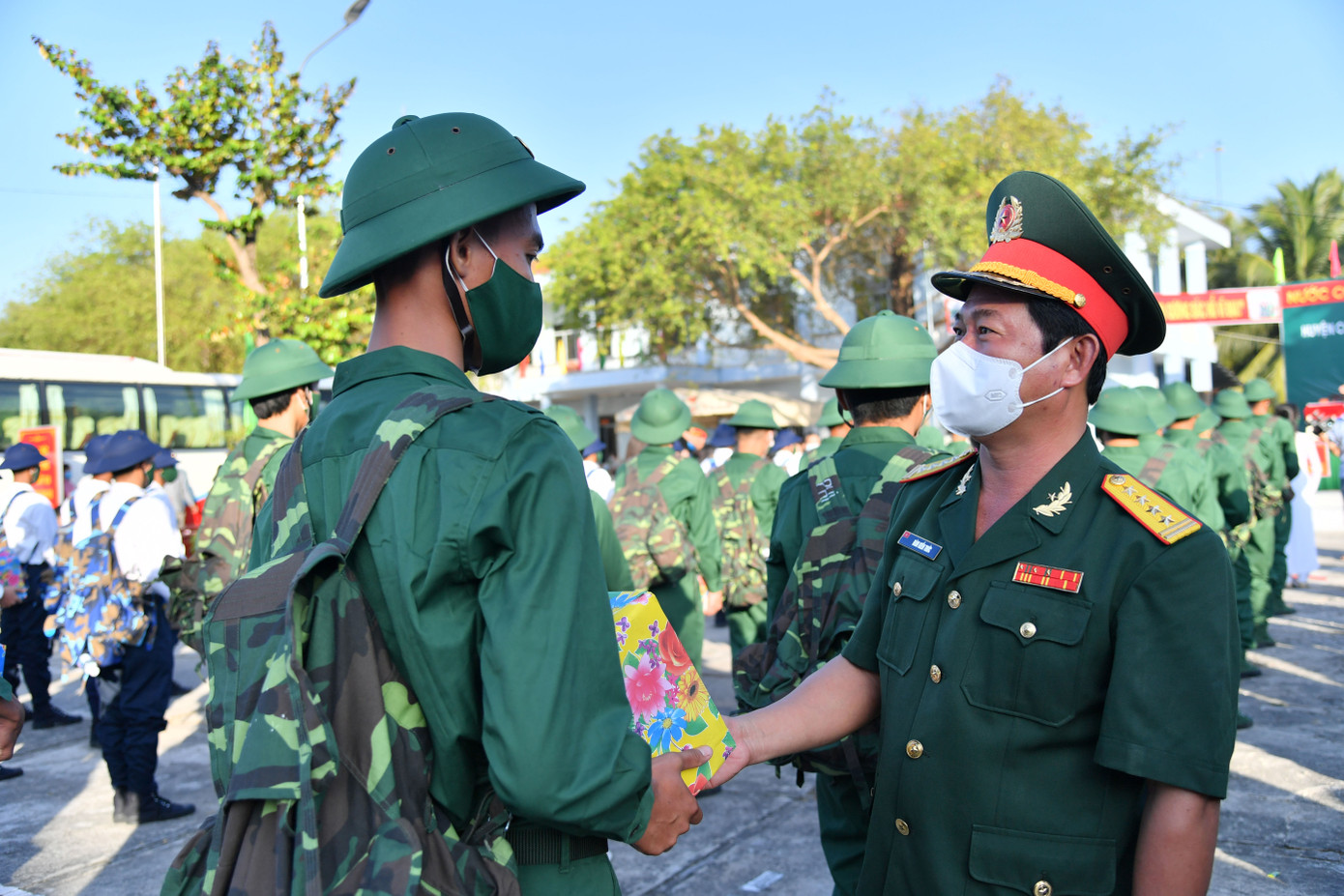 Trưởng Ban Dân vận Trung ương Trương Thị Mai dự ngày hội giao, nhận quân ở Sóc Trăng ảnh 7