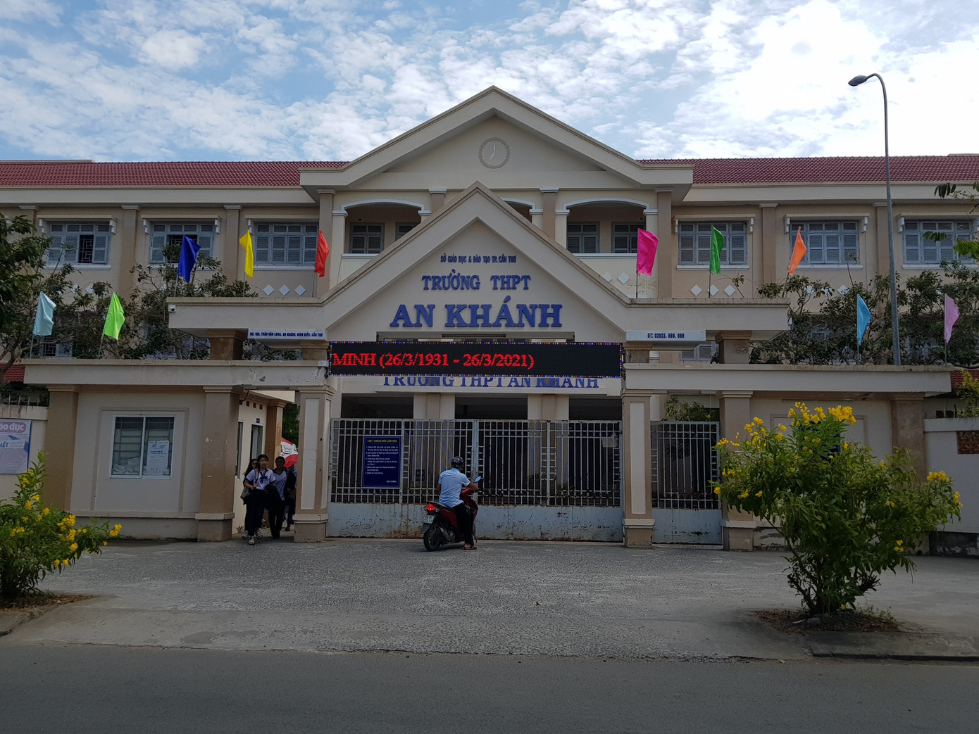 Nam sinh lớp 10 nhập viện cấp cứu vì bị nhóm bạn cho chất 'lạ' vào miệng ảnh 1