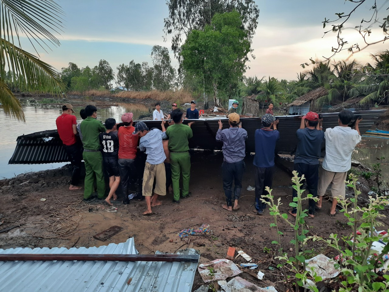 6 người chết, mất tích trong dông lốc, mưa đá khủng khiếp ảnh 5