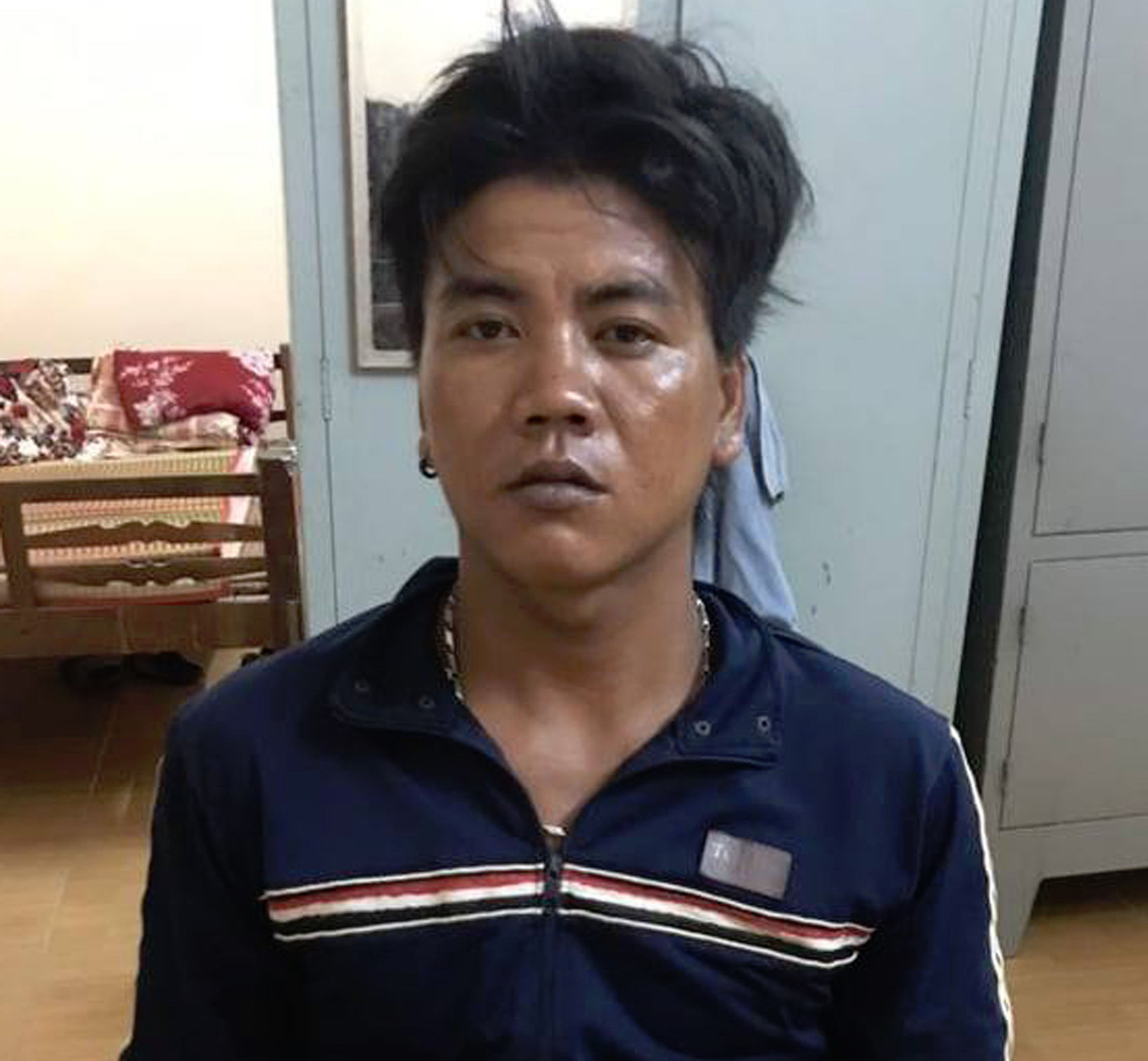 Bắt tạm giam đối tượng trói, đánh đập con gái 6 tuổi dã man như thời trung cổ ảnh 1