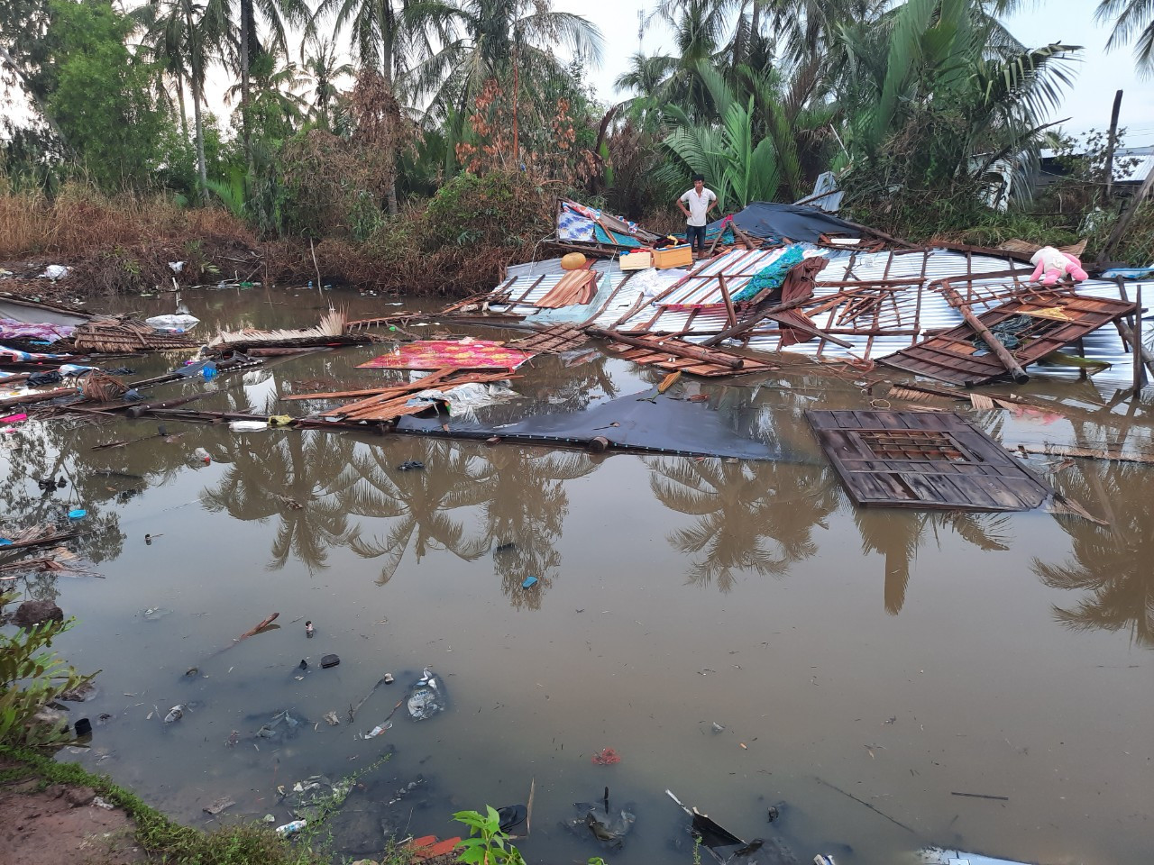 6 người chết, mất tích trong dông lốc, mưa đá khủng khiếp ảnh 3