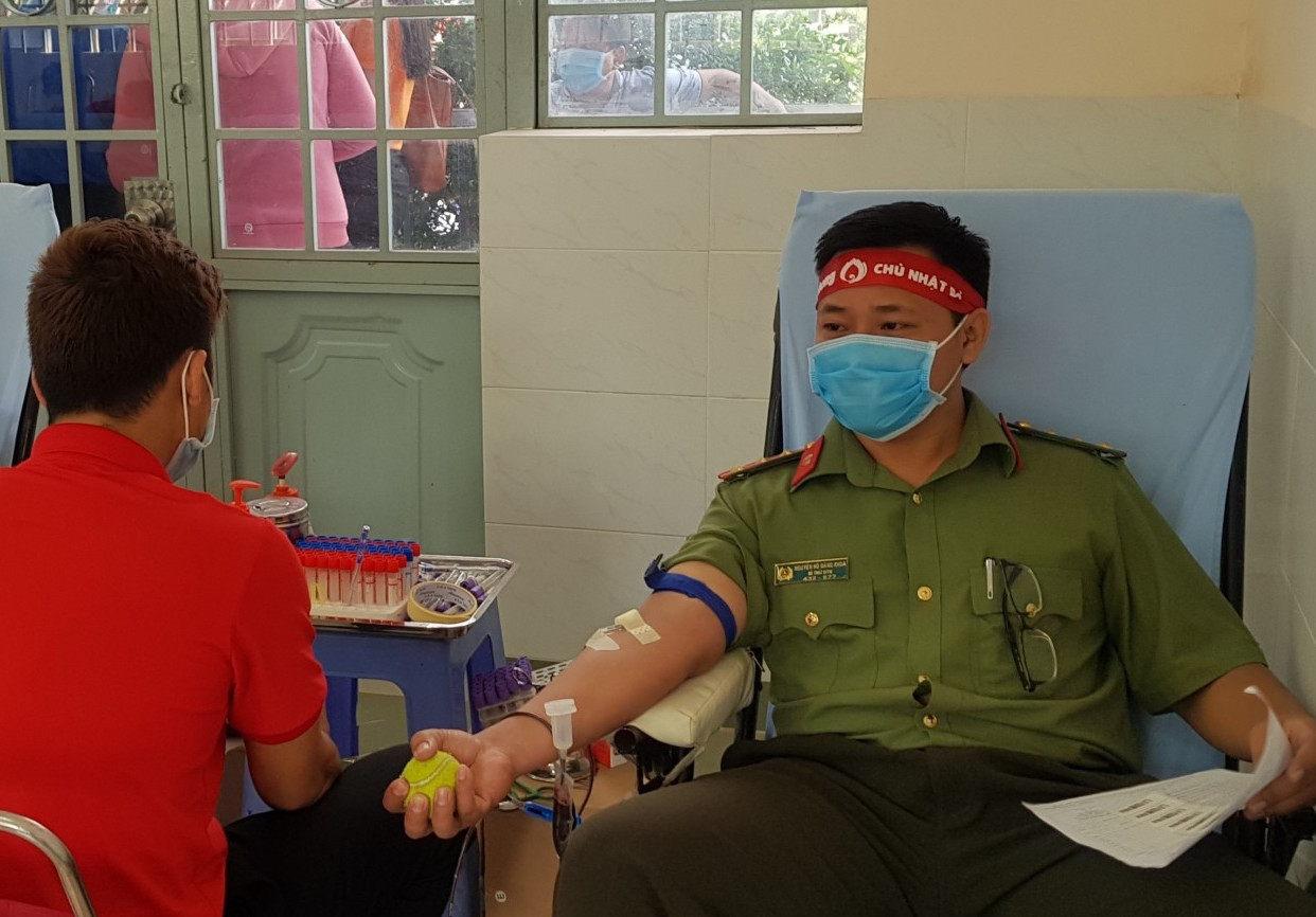 Thượng uý công an Đồng Tháp 9 lần tham gia hiến máu ảnh 7