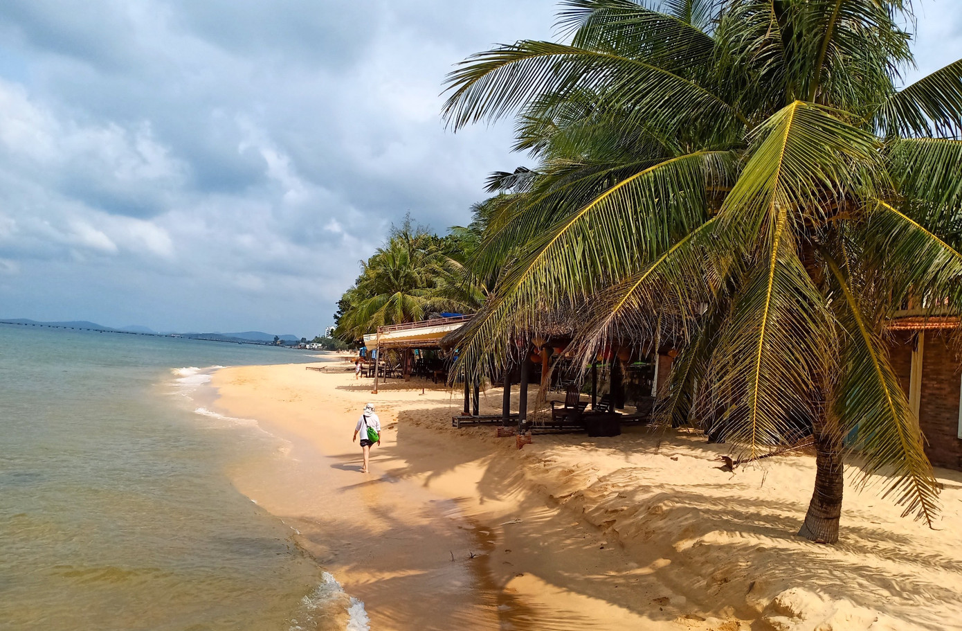 Khách du lịch đổ về Phú Quốc, chính quyền lo ngại dịch COVID-19 ảnh 3