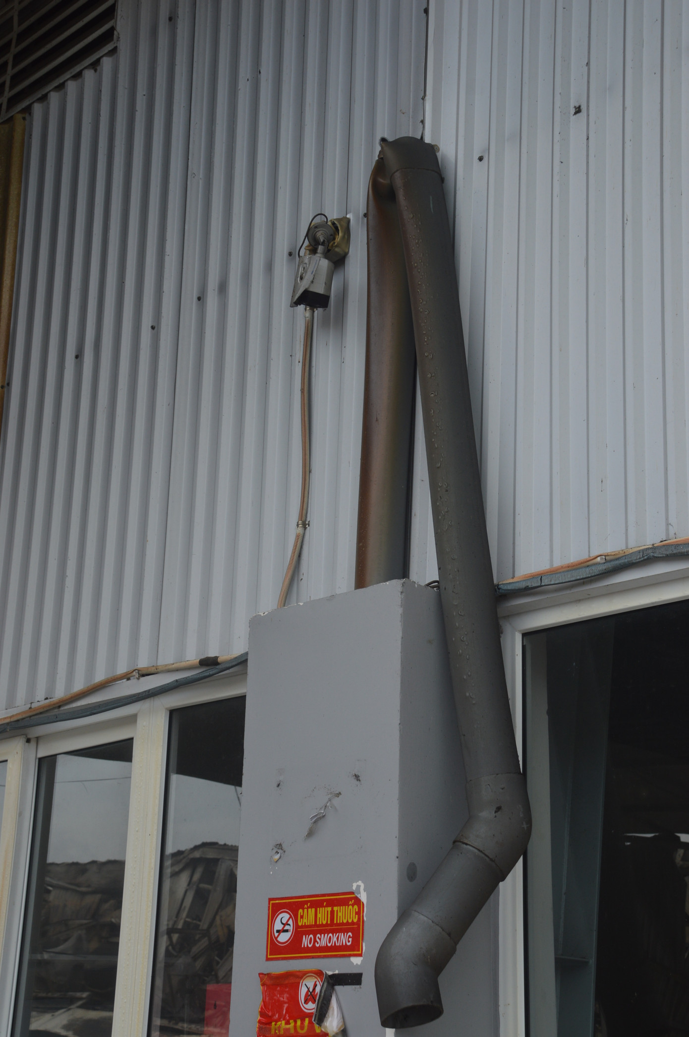 10.000m2 nhà xưởng Cty May Nhà Bè tan hoang sau vụ cháy ảnh 5