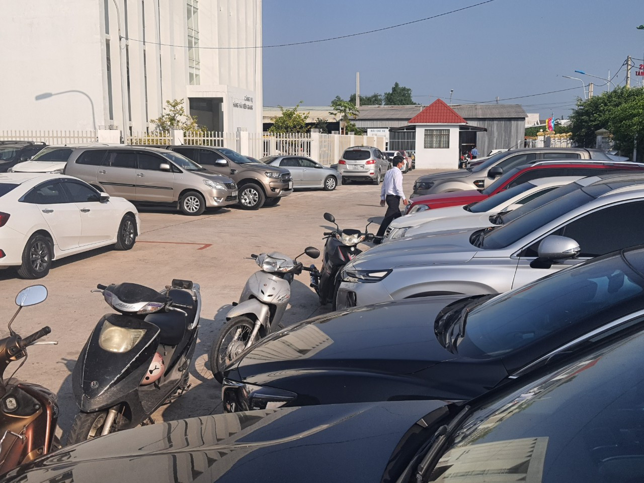 Dòng người chen chân ra đảo Phú Quốc, cảng Rạch Giá quá tải ảnh 9