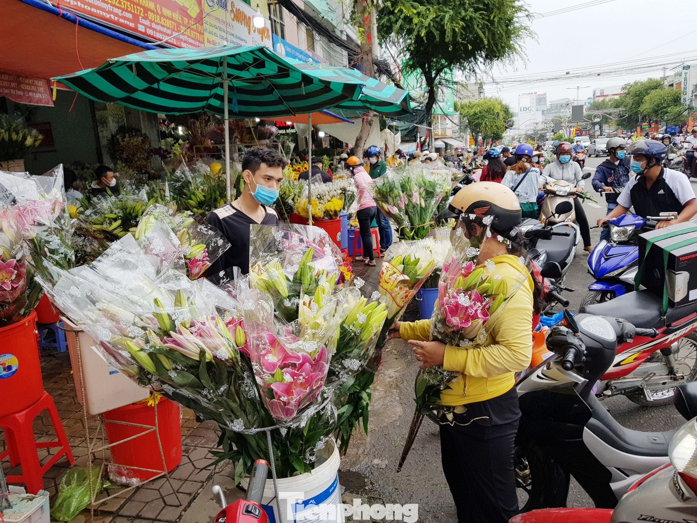 Chợ hoa Cần Thơ nhộn nhịp ngày 30 Tết ảnh 12