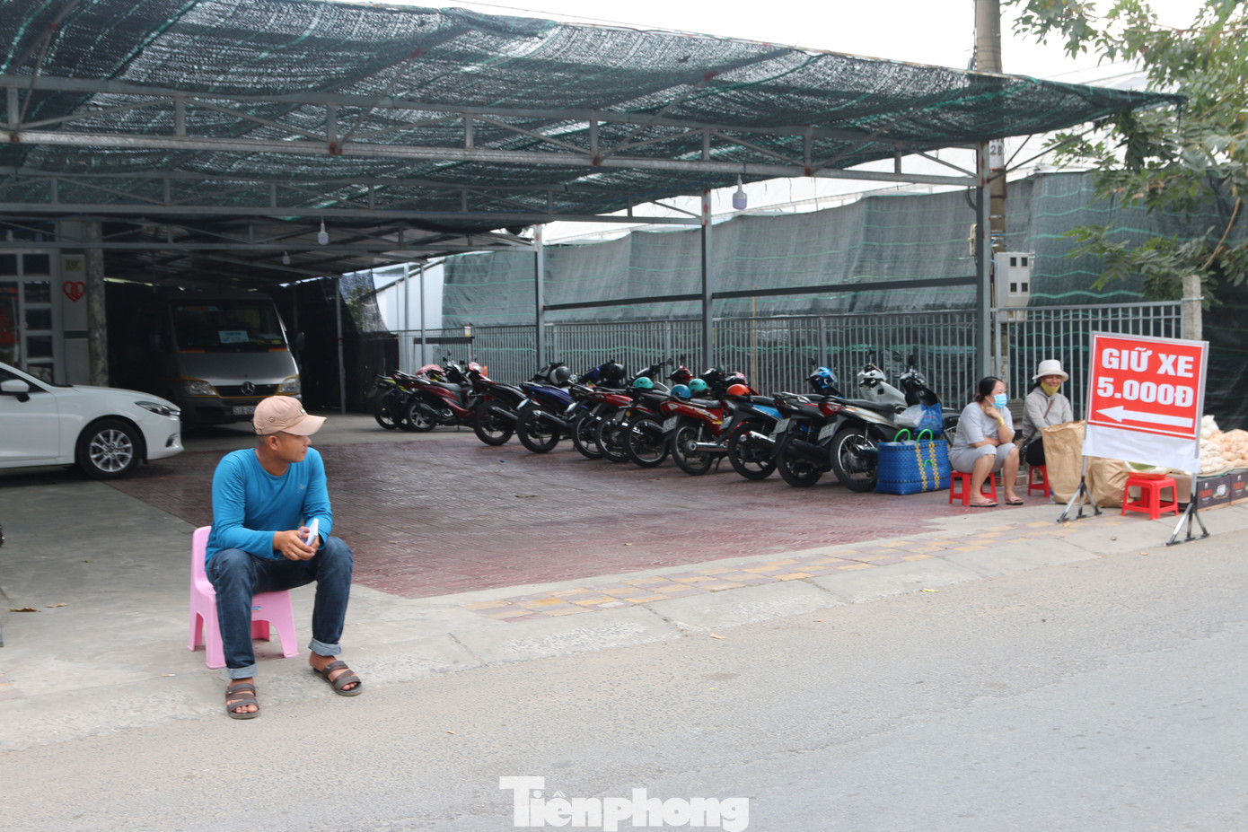 Làng hoa lớn nhất miền Tây đìu hiu, khách thưa thớt ảnh 15