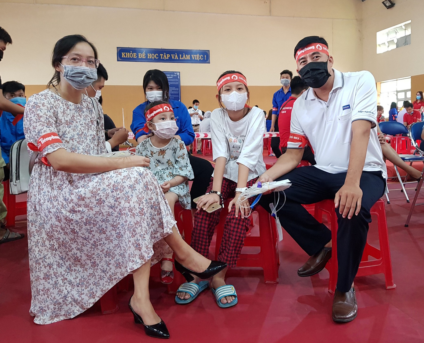 Chủ nhật Đỏ tại Cà Mau: Cựu sinh viên 27 lần hiến máu ảnh 1