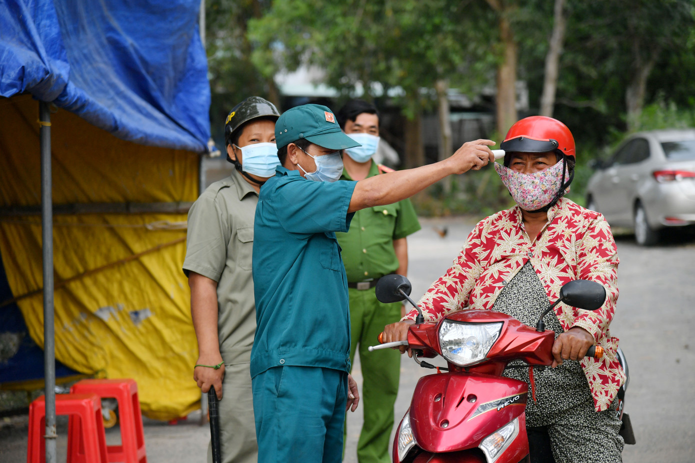 Kiên Giang tăng cường lực lượng hỗ trợ phòng chống dịch tuyến biên giới Tây Nam ảnh 3
