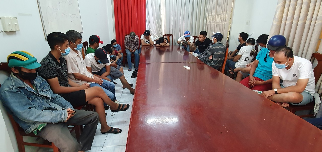 Phá ổ bạc trá hình game điện tử, tạm giữ gần 300 triệu đồng ảnh 2