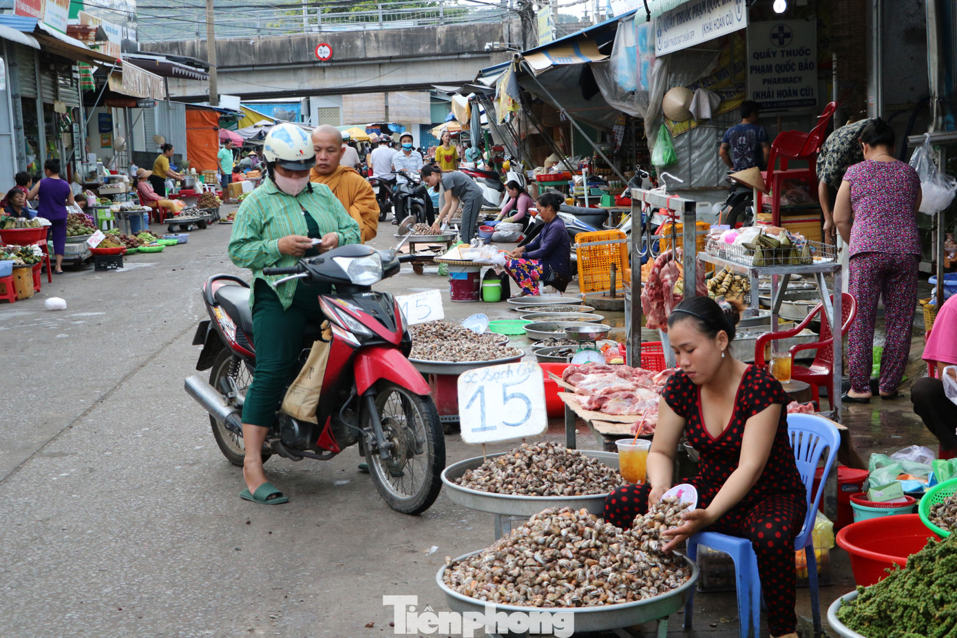 Chợ lớn nhất Phú Quốc nhộn nhịp sau giãn cách xã hội ảnh 18