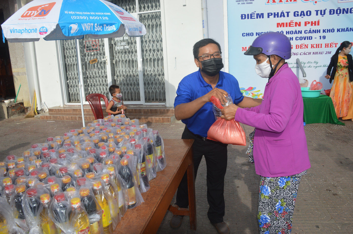 'ATM gạo' đầu tiên ở Sóc Trăng hỗ trợ người nghèo ảnh 2