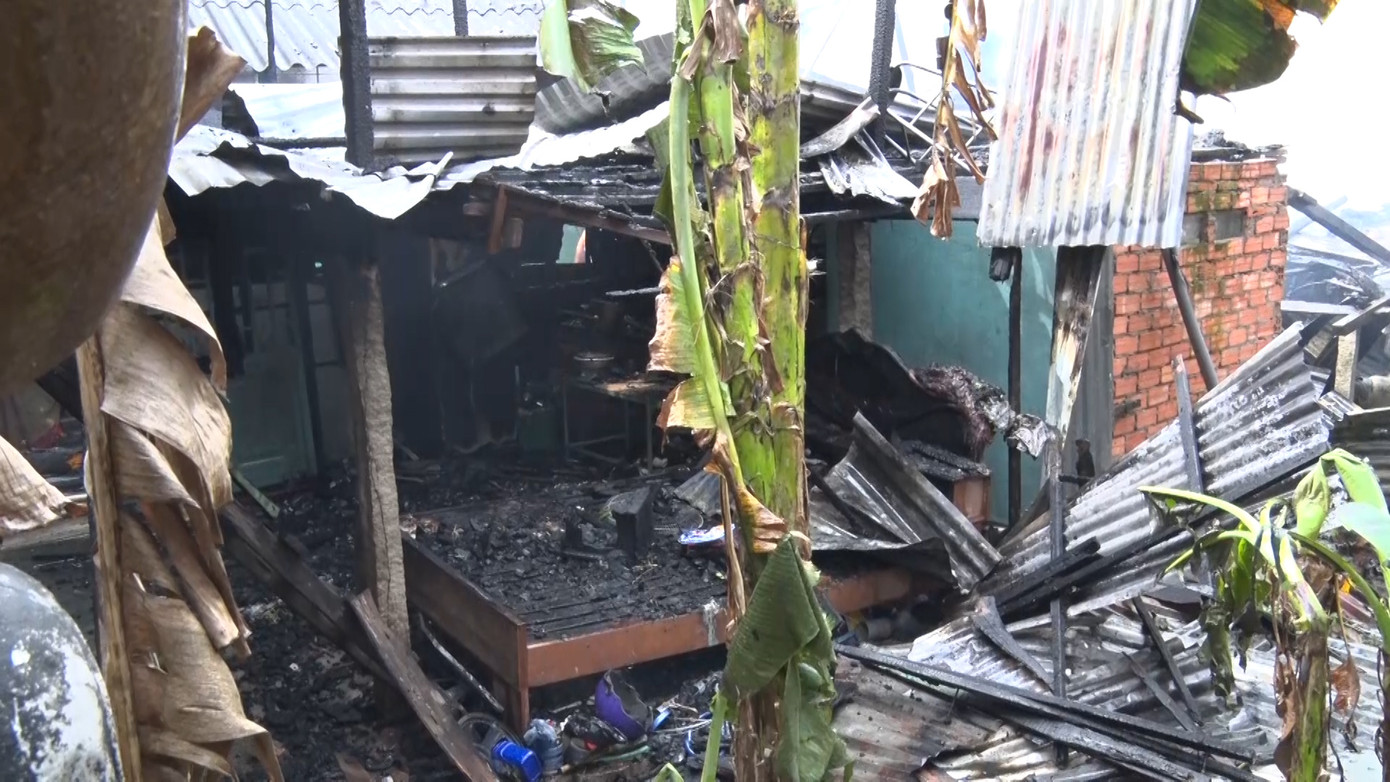 Hoả hoạn thiêu rụi 7 căn nhà ở An Giang, 800 triệu đồng hóa tro than ảnh 1