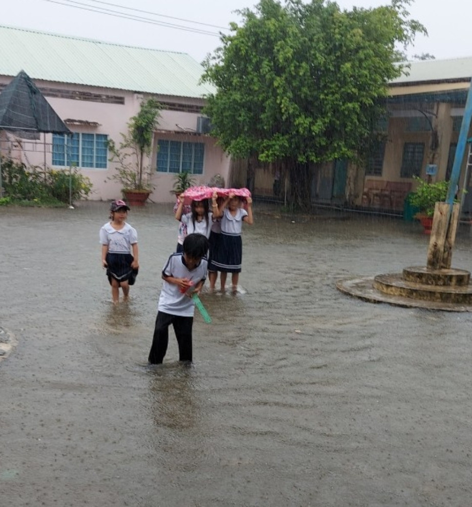 Kiên Giang: Học sinh hơn 70 trường phải nghỉ học vì ngập nước ảnh 1