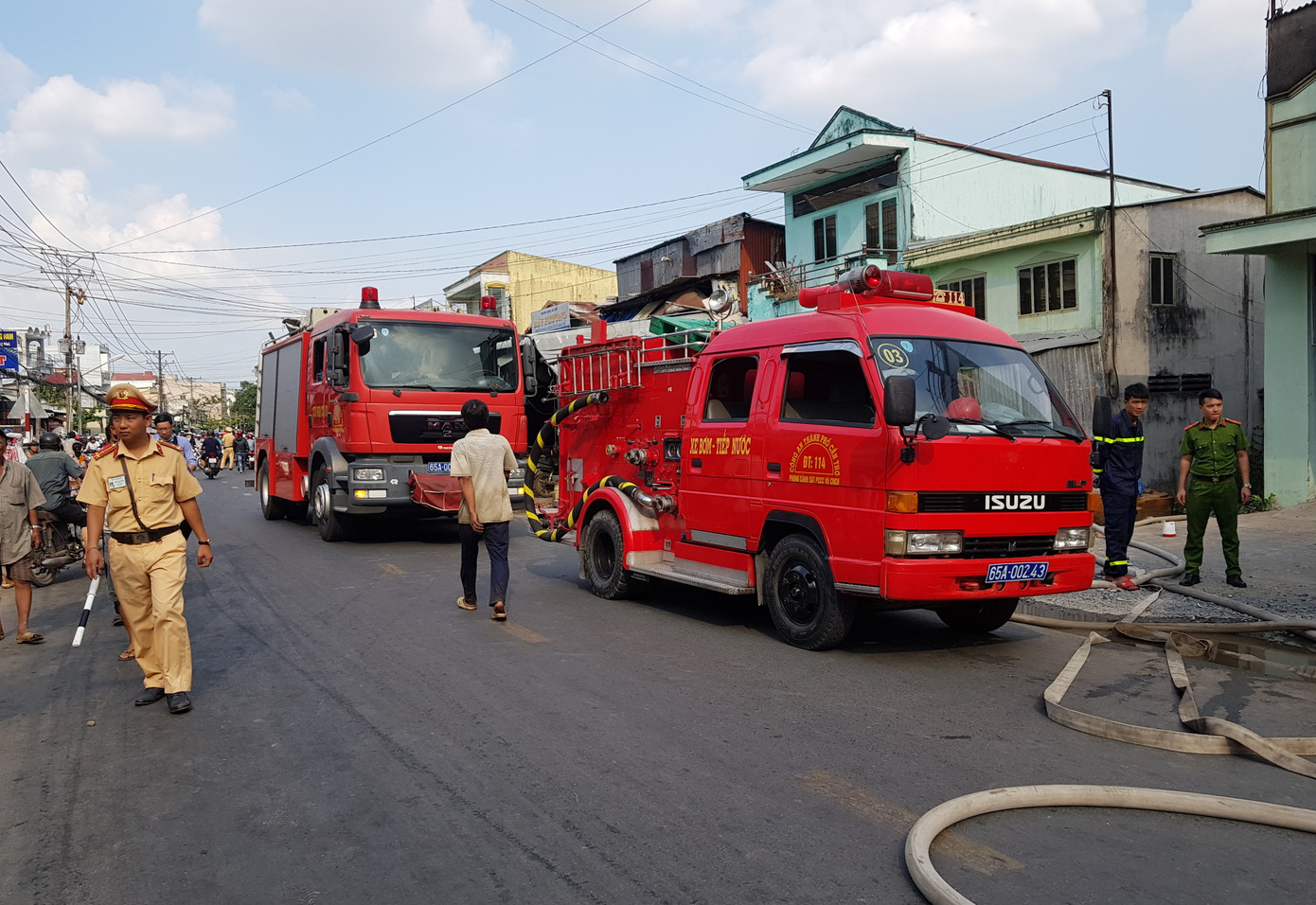 Cơ sở kinh doanh dầu chai cháy dữ dội sau tiếng nổ lớn ảnh 5
