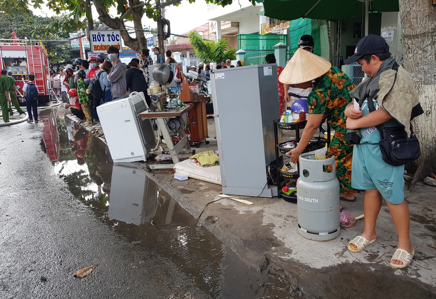 Cơ sở kinh doanh dầu chai cháy dữ dội sau tiếng nổ lớn ảnh 2