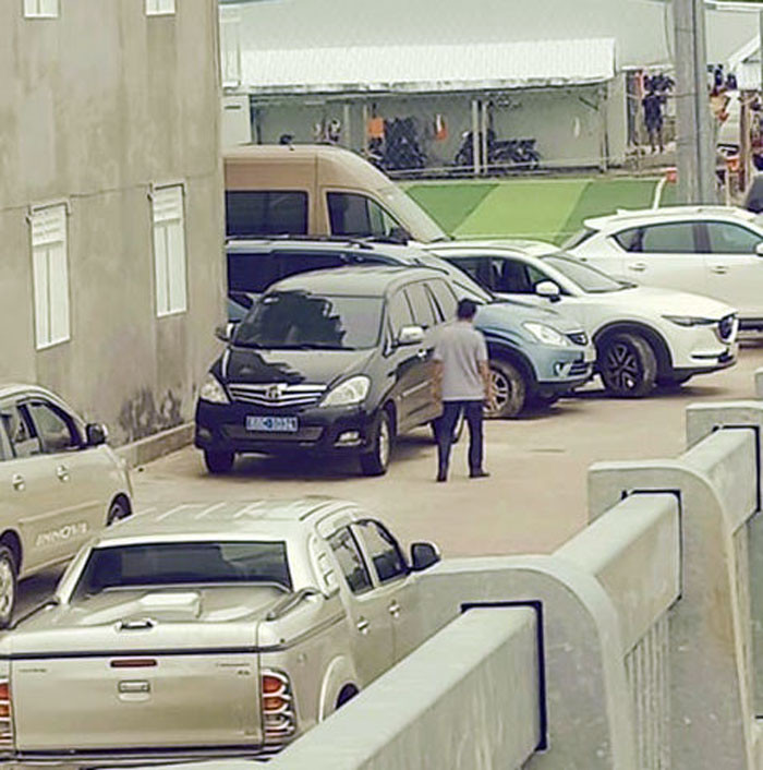 Cấp dưới báo cáo gì việc dùng xe công dự tiệc nhà Chủ nhiệm Ủy ban kiểm tra? ảnh 1