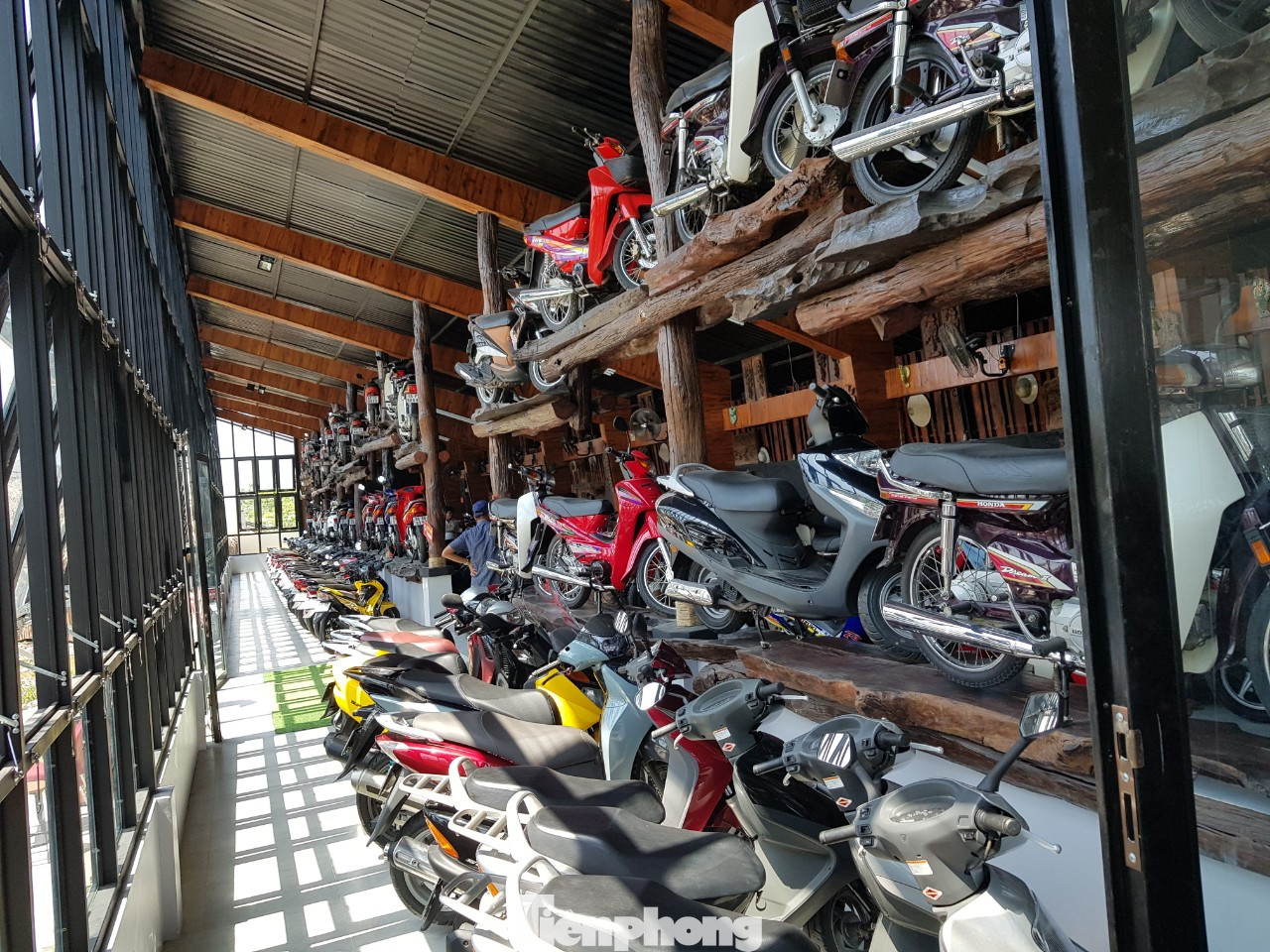 Mê mẩn bộ sưu tập 500 chiếc xe máy biển số 'khủng' ảnh 18