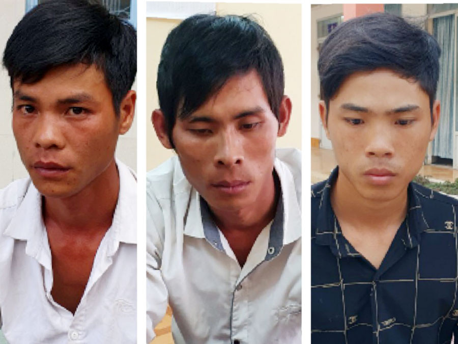 Ba đối tượng kề dao vào cổ người đi đường cướp tài sản ảnh 1