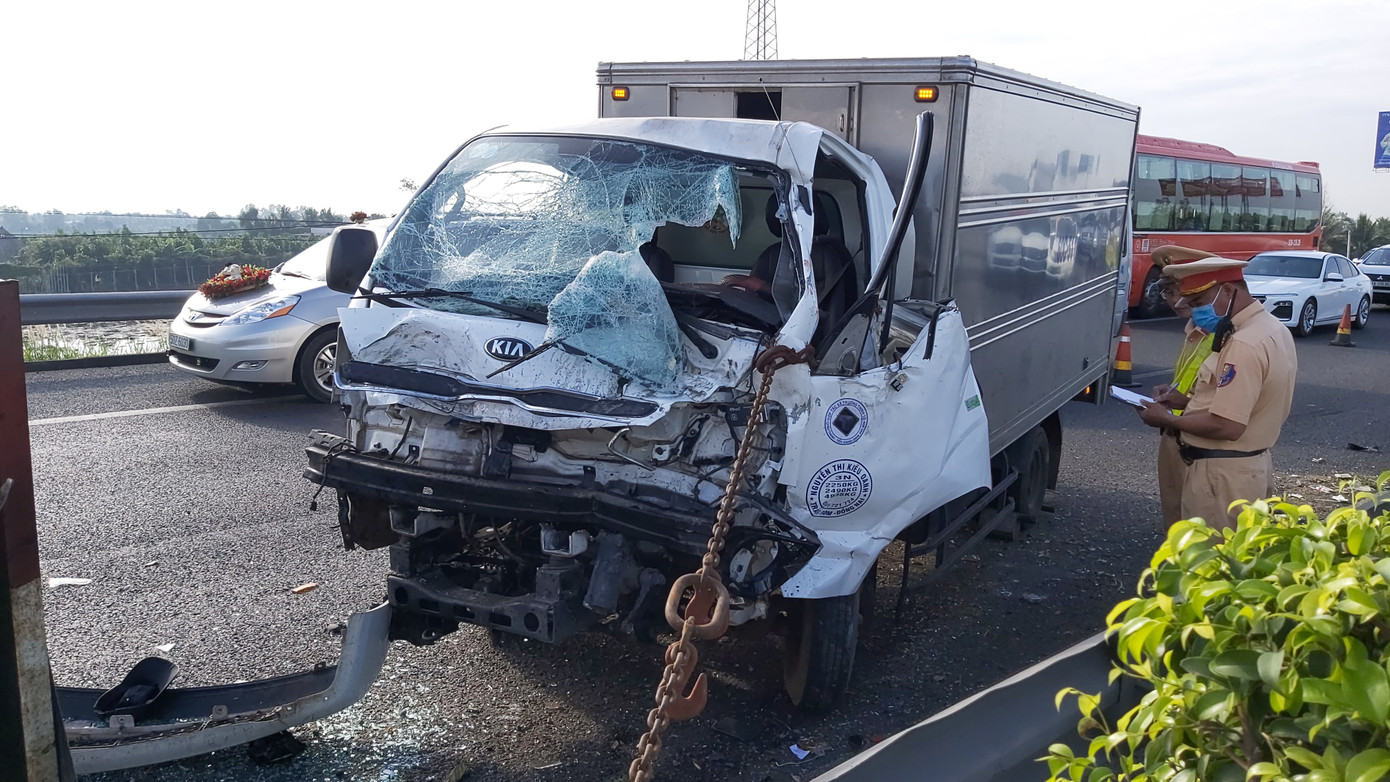 Tai nạn liên hoàn trên đường dẫn cao tốc, một người tử vong ảnh 3