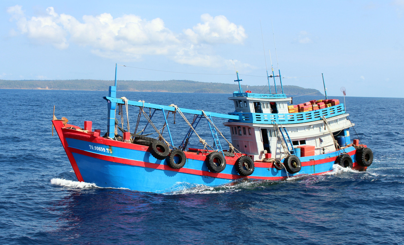 Cảnh sát biển bắt giữ tàu chở 50.000 lít dầu D.O không rõ nguồn gốc ảnh 2