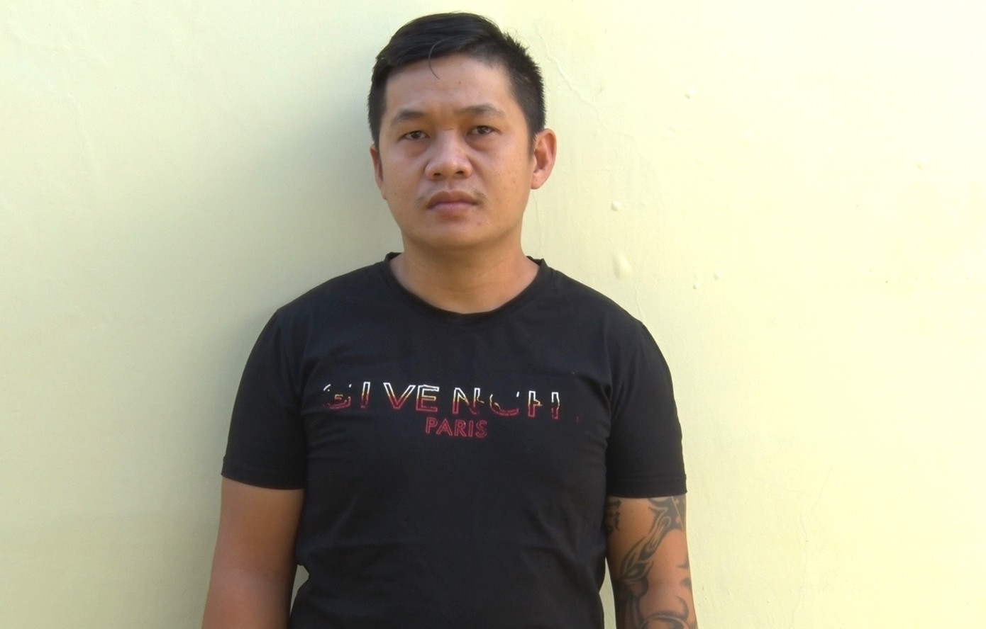 Bắt đối tượng làm giả giấy tờ, thuê xe ô tô cầm cố chiếm đoạt hàng tỷ đồng ảnh 1