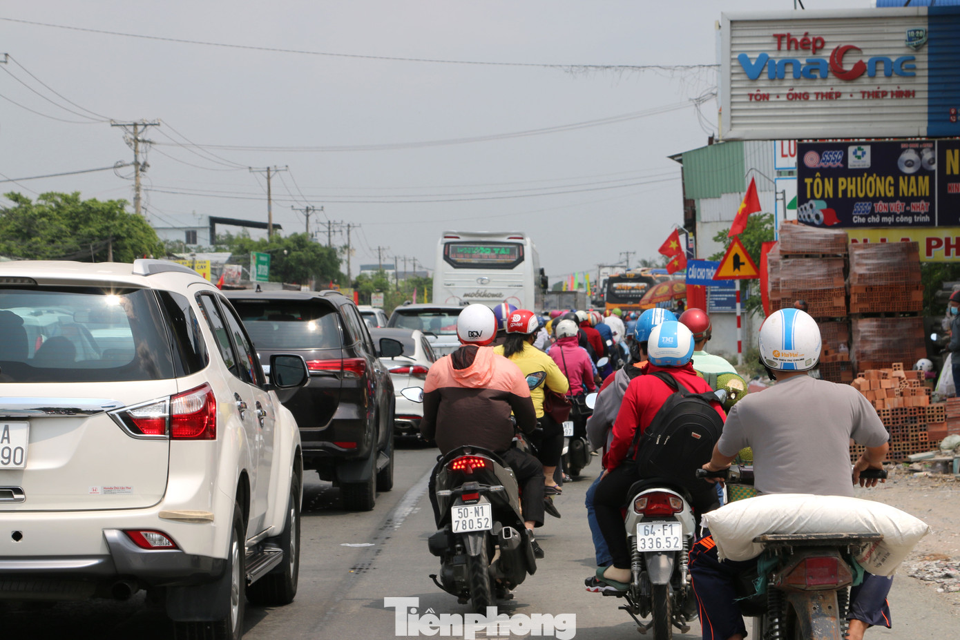 Người miền Tây hối hả trở lại TPHCM sau kỳ nghỉ Tết ảnh 11
