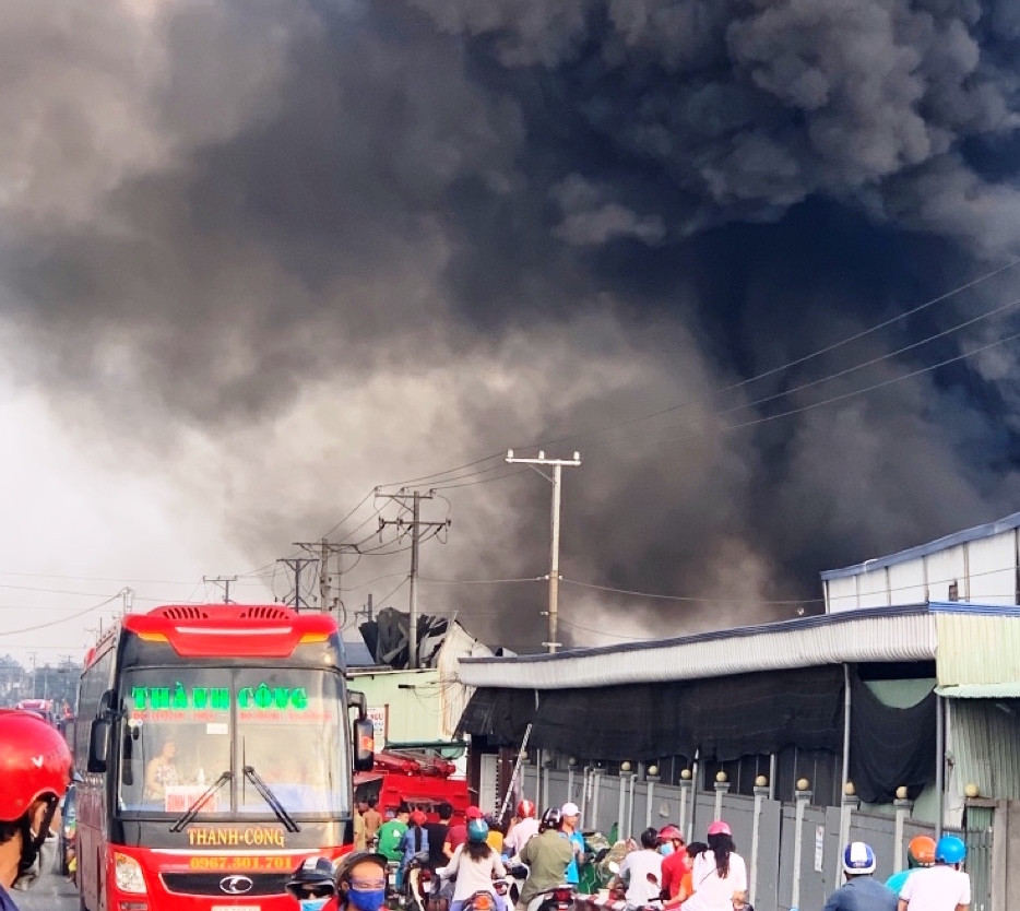 Nam công nhân gây cháy nhà kho ở Tiền Giang, làm thiệt hại hàng chục tỷ ảnh 2