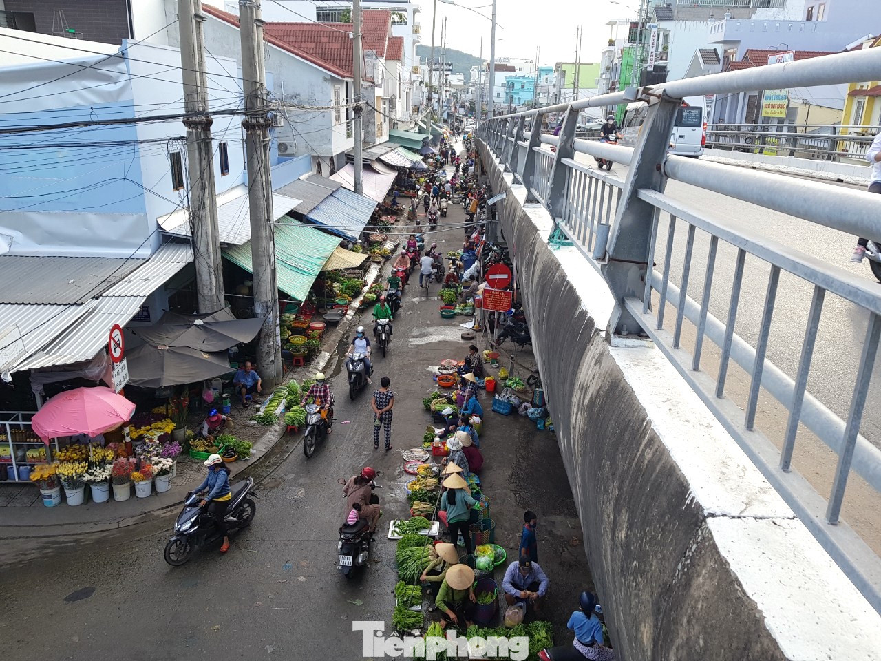 Chợ lớn nhất Phú Quốc nhộn nhịp sau giãn cách xã hội ảnh 2