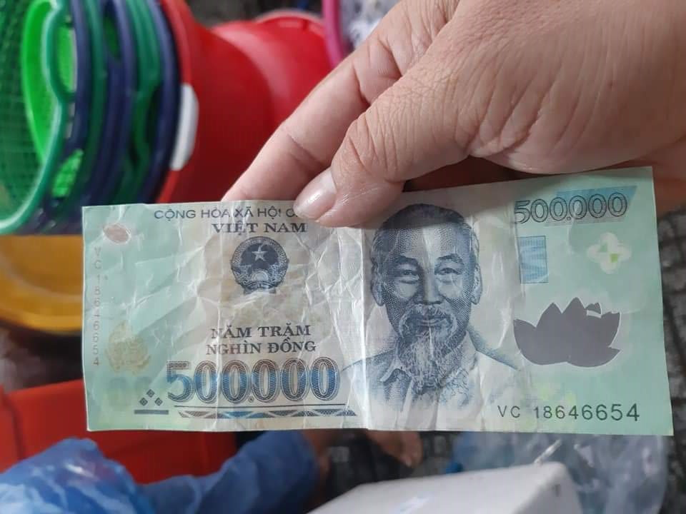 Kiên Giang: Điều tra đối tượng dùng tiền giả đi chợ mua hàng ảnh 2