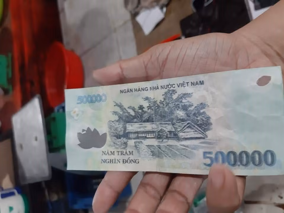 Kiên Giang: Điều tra đối tượng dùng tiền giả đi chợ mua hàng ảnh 1