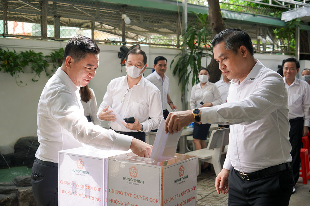 Qua báo Tiền Phong, Tập đoàn Hưng Thịnh ủng hộ đồng bào miền Trung 500 triệu đồng ảnh 2