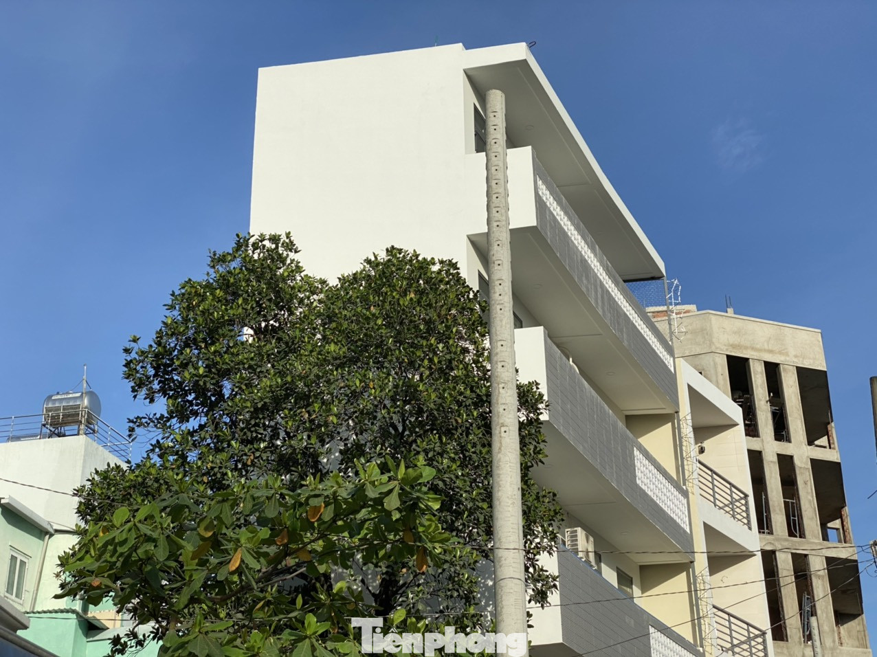 Loạt nhà siêu mỏng ở Sài Gòn vì 'nhường' đất mở rộng đường ảnh 13