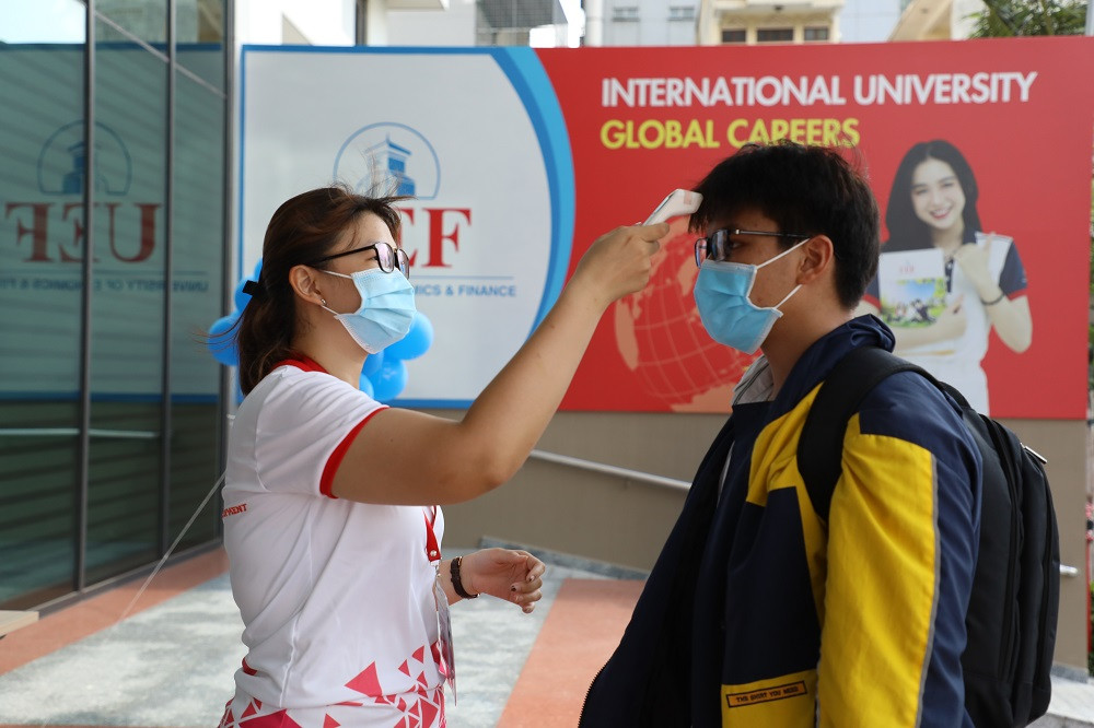 Sinh viên hào hứng trở lại giảng đường ảnh 2