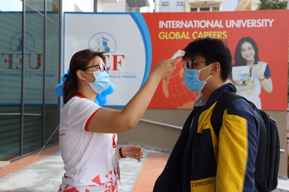 Sinh viên hào hứng trở lại giảng đường ảnh 2