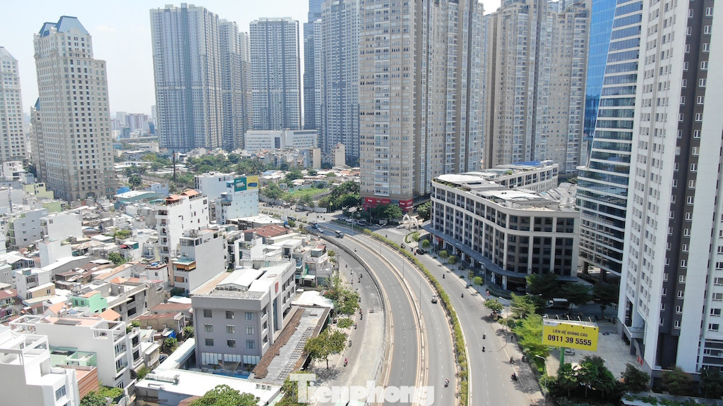 Tận thấy tuyến đường gánh cả 'rừng' chung cư ở TPHCM bị thanh tra quy hoạch ảnh 1