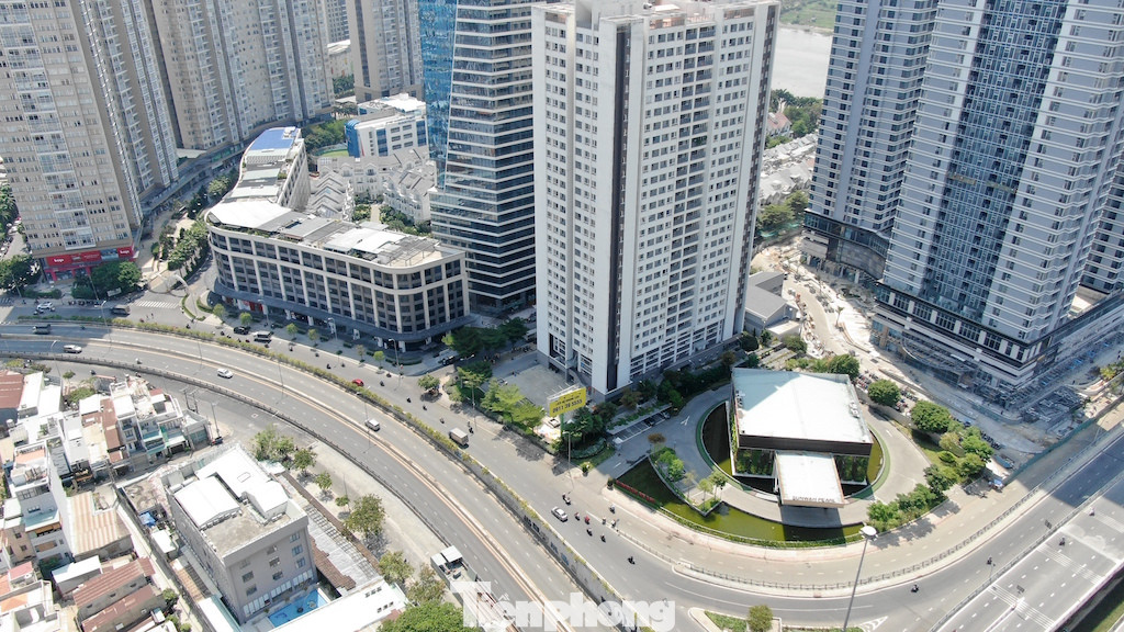 Tận thấy tuyến đường gánh cả 'rừng' chung cư ở TPHCM bị thanh tra quy hoạch ảnh 2