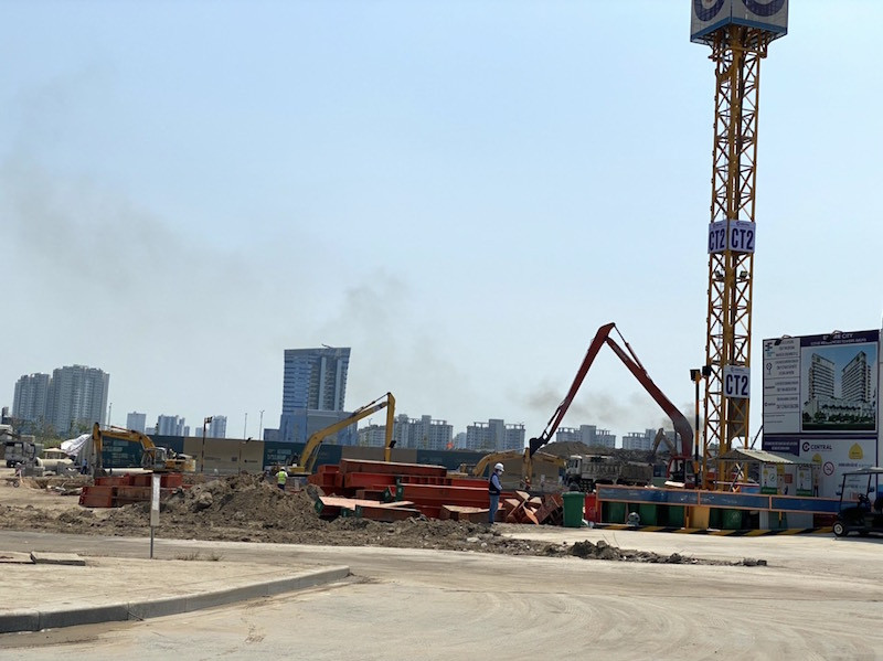 Sài Gòn đường phố vắng tanh, công trường vẫn tấp nập thi công ảnh 5