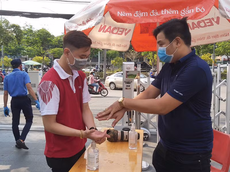 Sinh viên hào hứng trở lại giảng đường ảnh 8