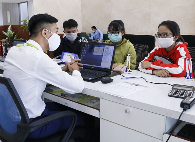 Kỳ thi tốt nghiệp THPT chia làm 2 đợt, thí sinh xét tuyển vào đại học như thế nào? ảnh 1