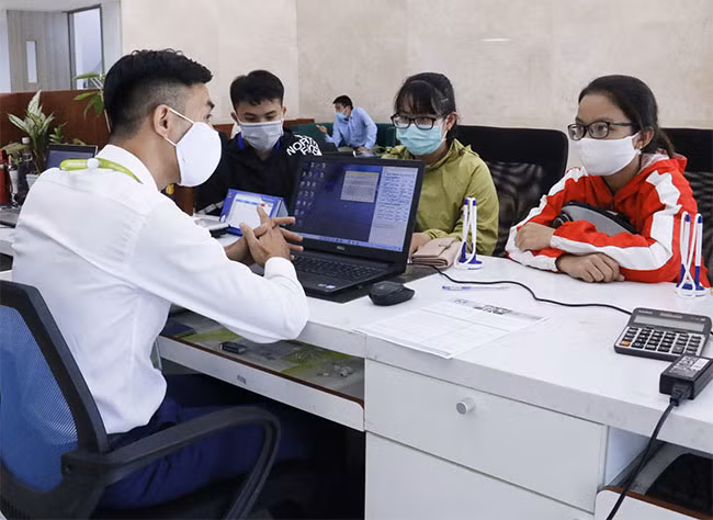 Kỳ thi tốt nghiệp THPT chia làm 2 đợt, thí sinh xét tuyển vào đại học như thế nào? ảnh 1