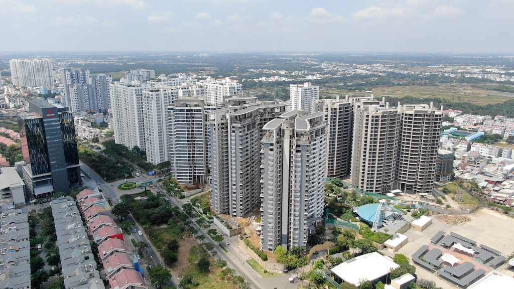 Nhìn gần bốn con đường ở Sài Gòn ken đặc chung cư ảnh 46