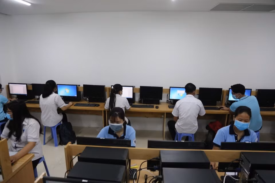 Sinh viên hào hứng trở lại giảng đường ảnh 11