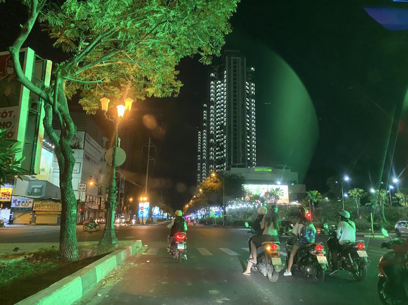 Cửa ngõ TPHCM về miền Tây vắng hoe trước giờ cách ly toàn xã hội ảnh 1