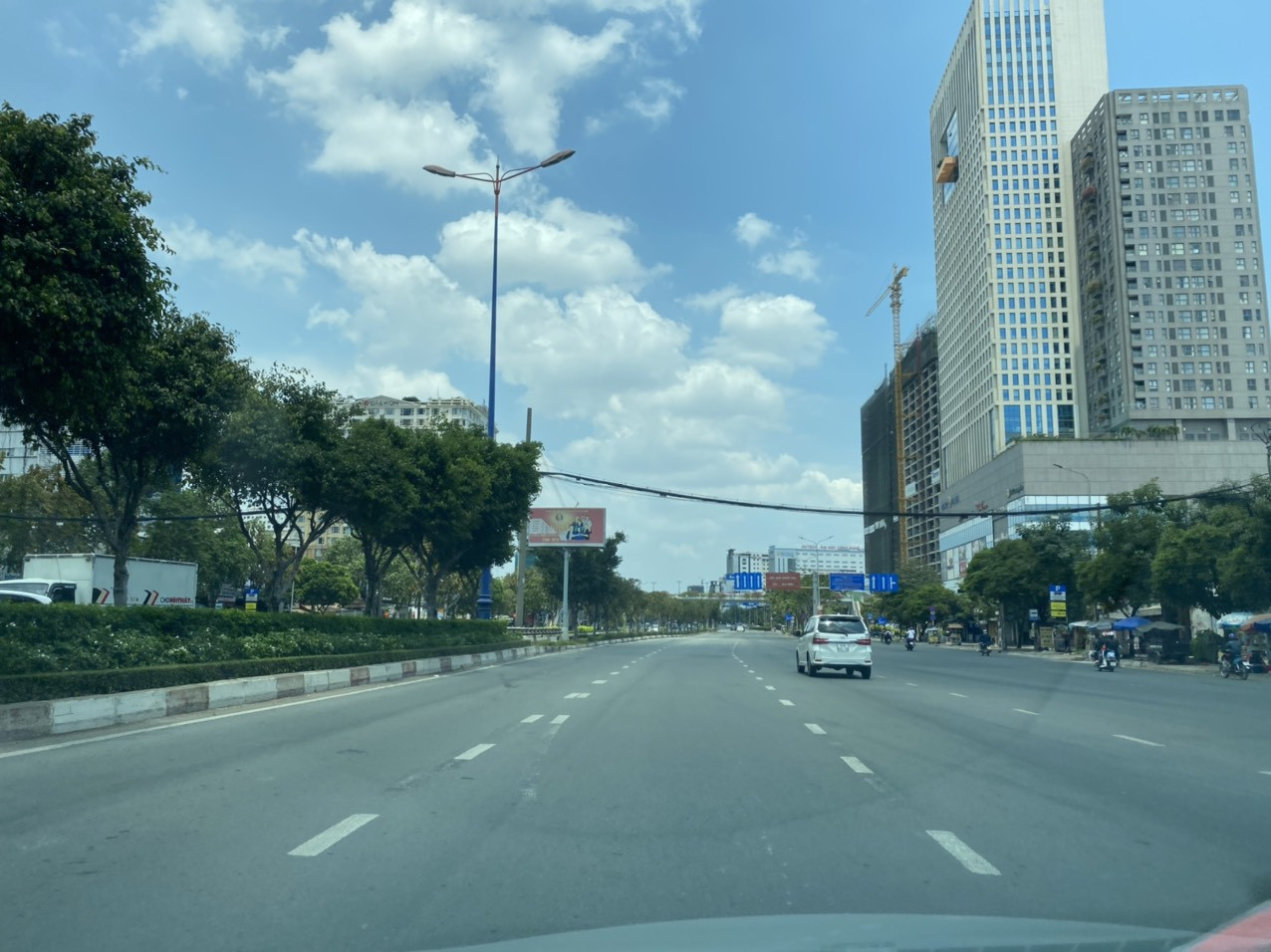 Cận cảnh chốt kiểm soát COVID-19 ở 7 cửa ngõ TPHCM ảnh 13